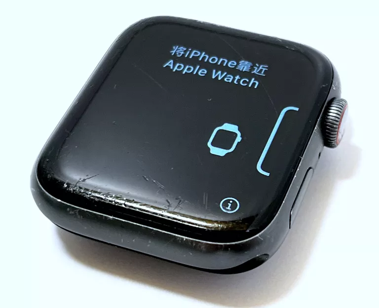 smartwatch-apple-watch-4-44mm-opis-ksztalt-koperty-prostokatny
