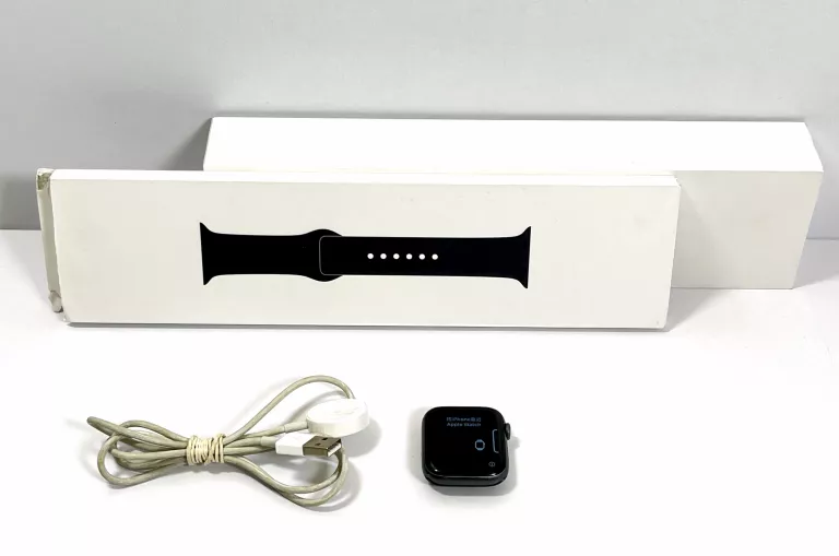 smartwatch-apple-watch-4-44mm-opis-kolor-srebrny