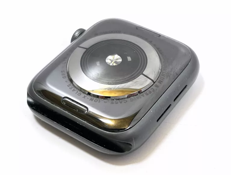 smartwatch-apple-watch-4-44mm-opis-rodzaj-smartwatch