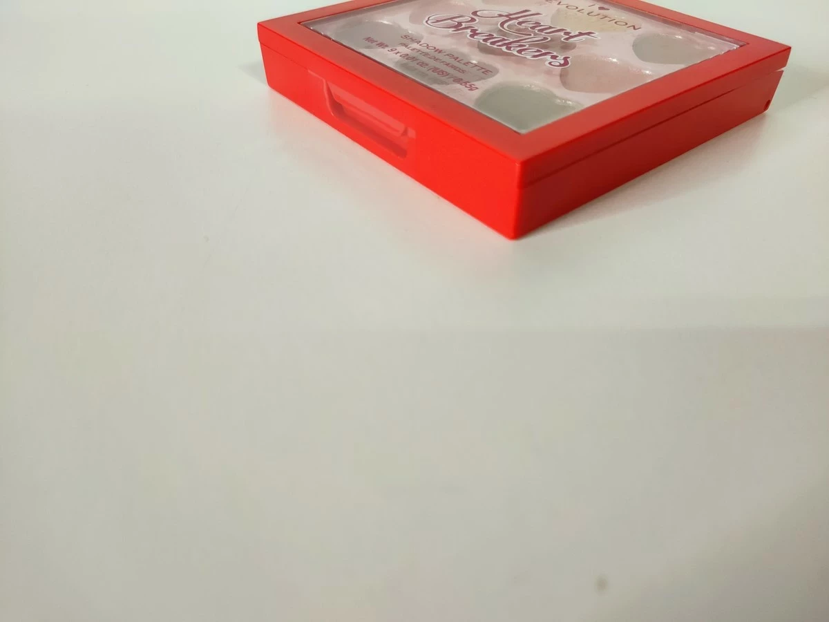 cienie-paleta-9-cieni-revolution-heart-breakers-palette-ean-gtin-5057566245449