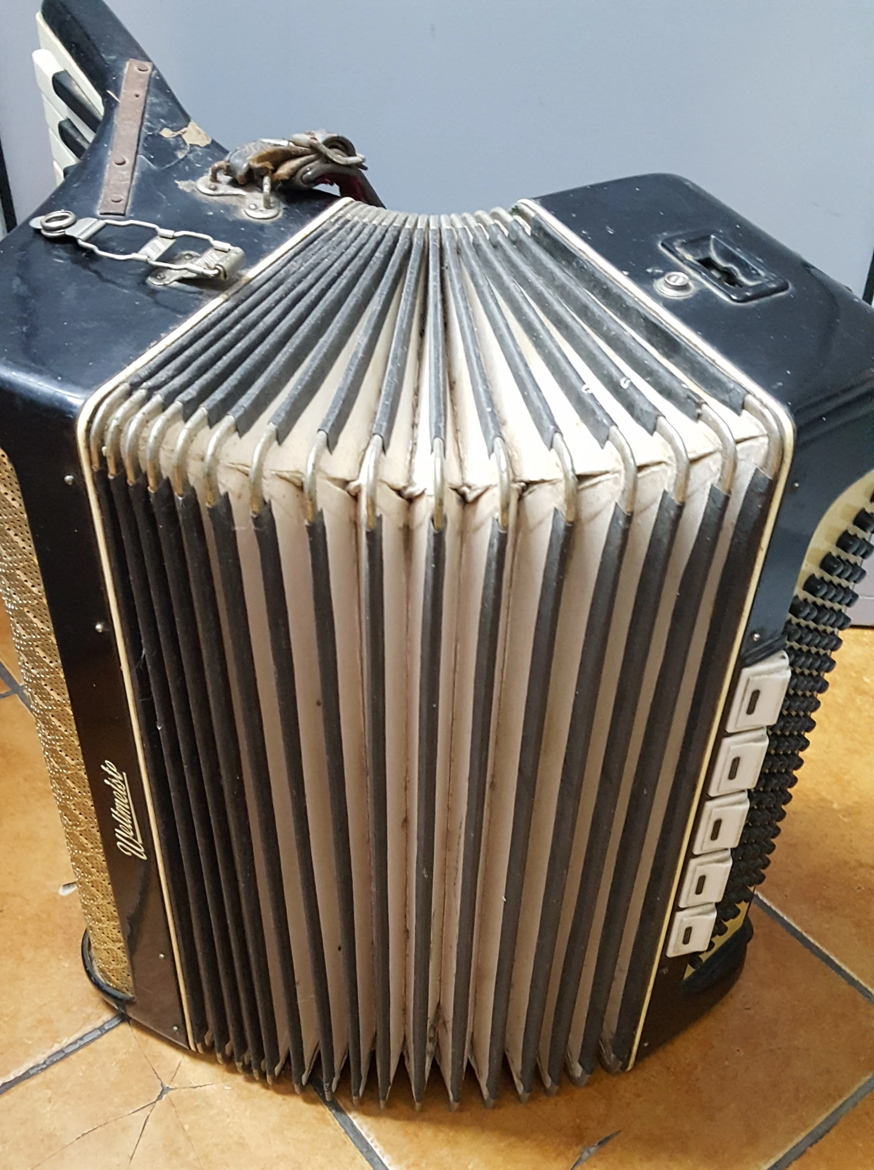 akordeon-weltmeister-120-basow-product-id-449ae107-7cfe-4f2a-93f2-ba5c796ced31