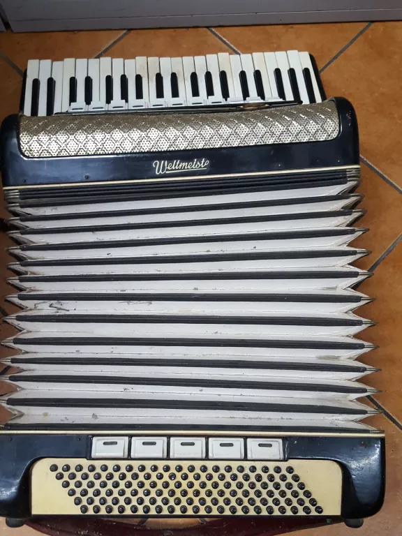 akordeon-weltmeister-120-basow-marka-weltmeister