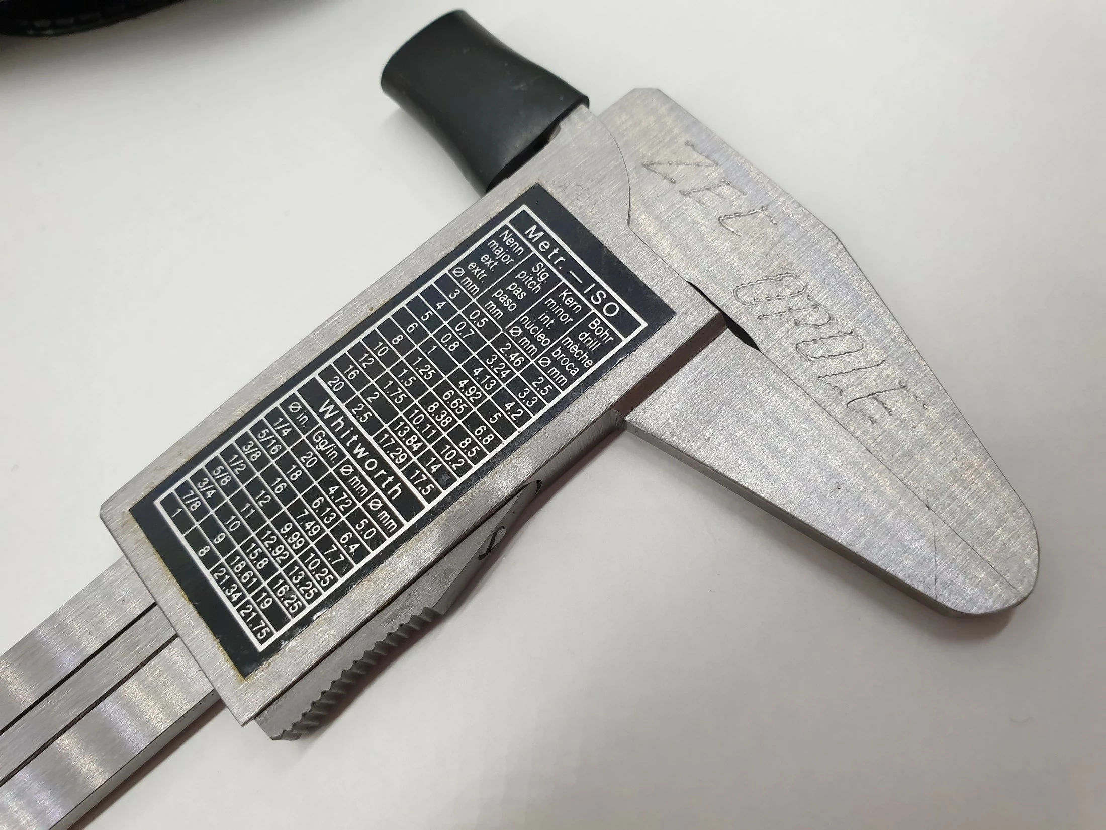 suwmiarka-vis-150mm-certyfikat-etui-kod-producenta-vis-l150-005-certyfikat-etui