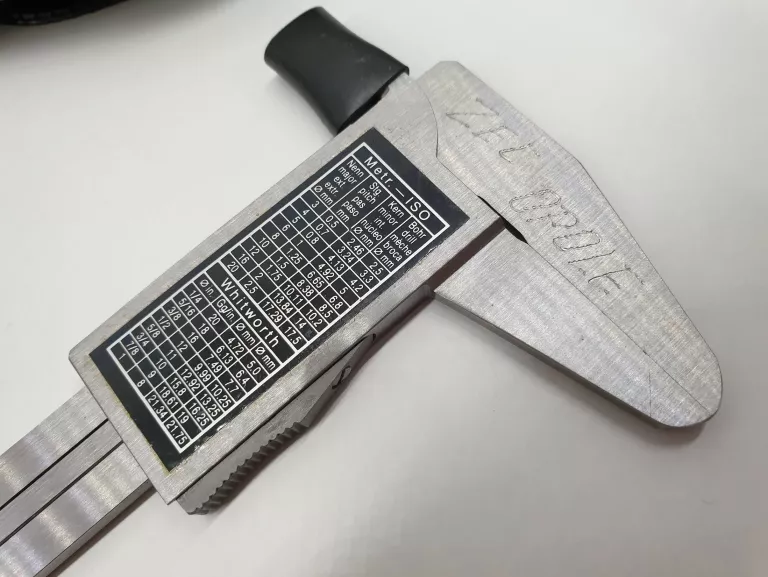 suwmiarka-vis-150mm-certyfikat-etui-kod-producenta-vis-l150-005-certyfikat-etui