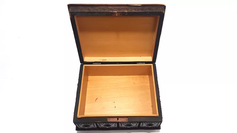 drewniana-szkatulka-19x15x10-cm-stan-nie-wymaga-renowacji