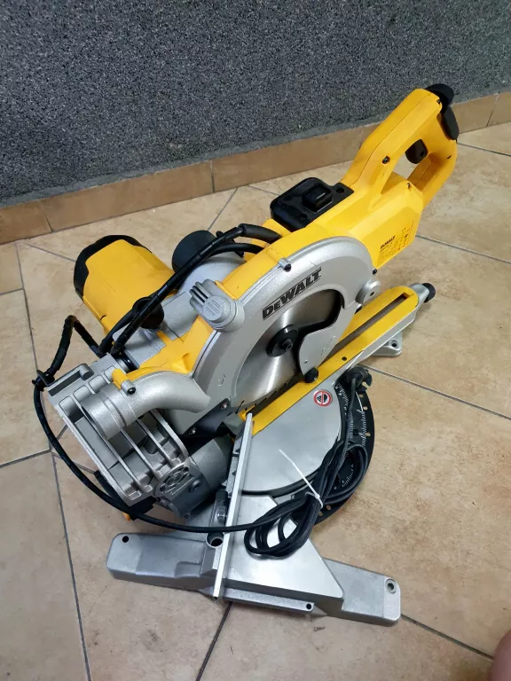 UKOŚNICA DEWALT DWS778
