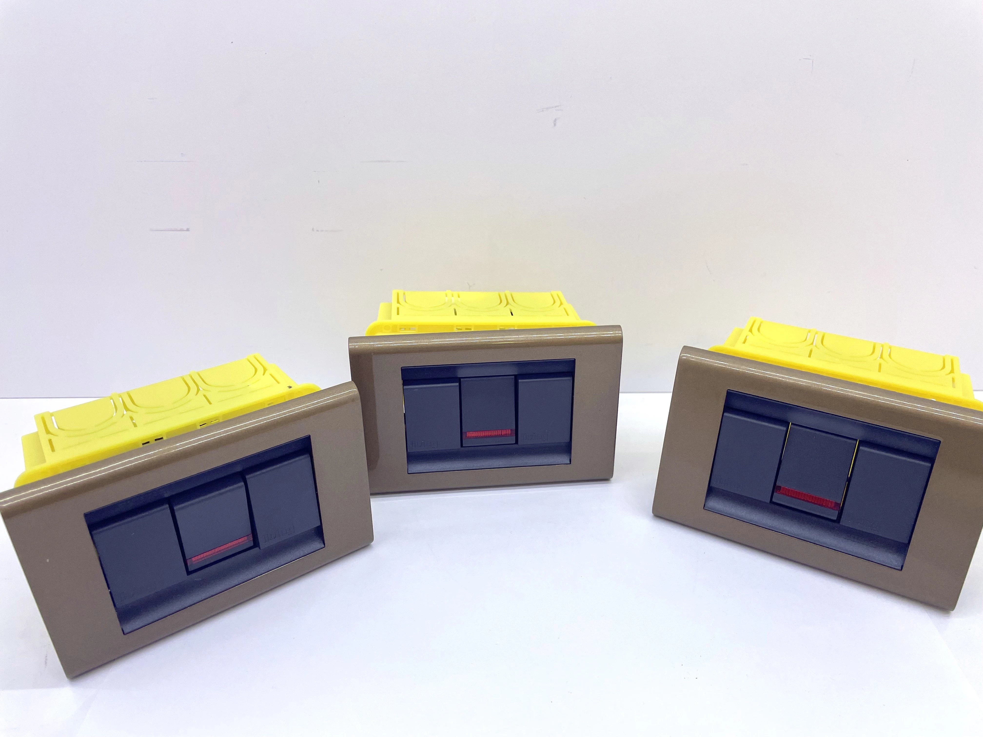 zestaw-3-wylacznikow-swiatla-living-brazowo-czarne-wielkopolska-36-gdynia