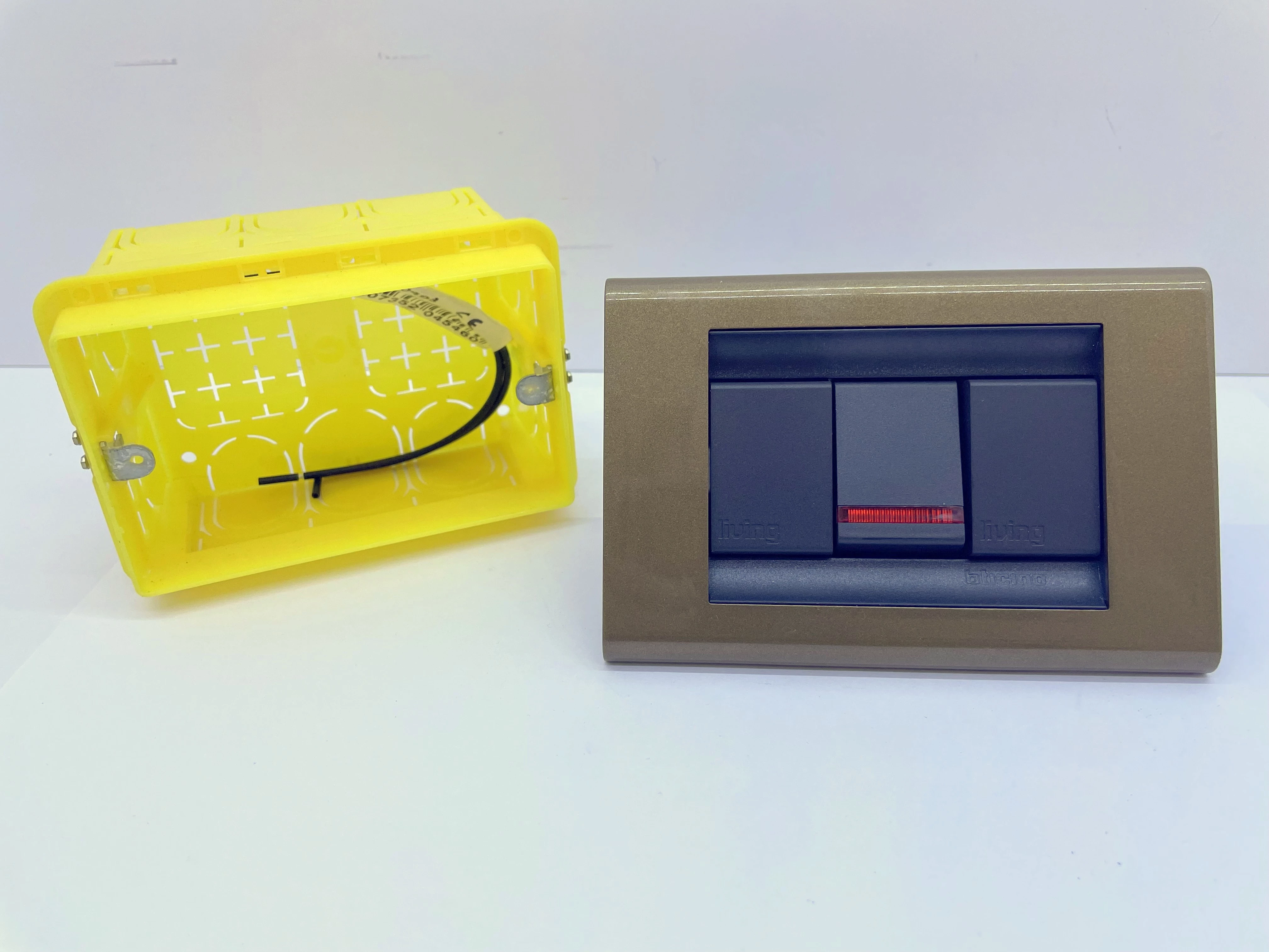 zestaw-3-wylacznikow-swiatla-living-brazowo-czarne-ean-gtin-5906729009421