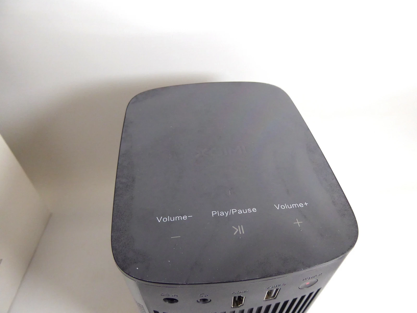 projektor-xgimi-halo-harmankardon-kolor-srebrny