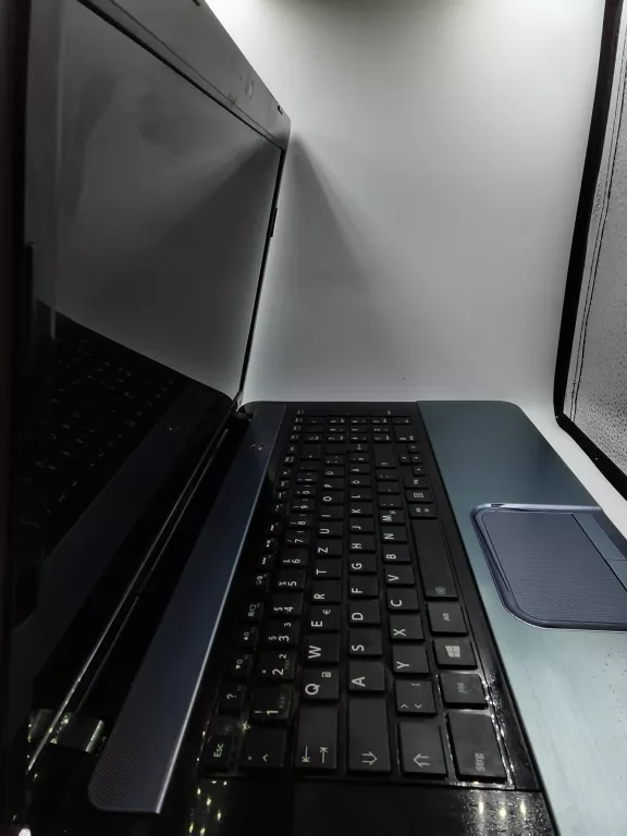 LAPTOP TOSHIBA SATELLITE L875-10E 17,3"/TORBA