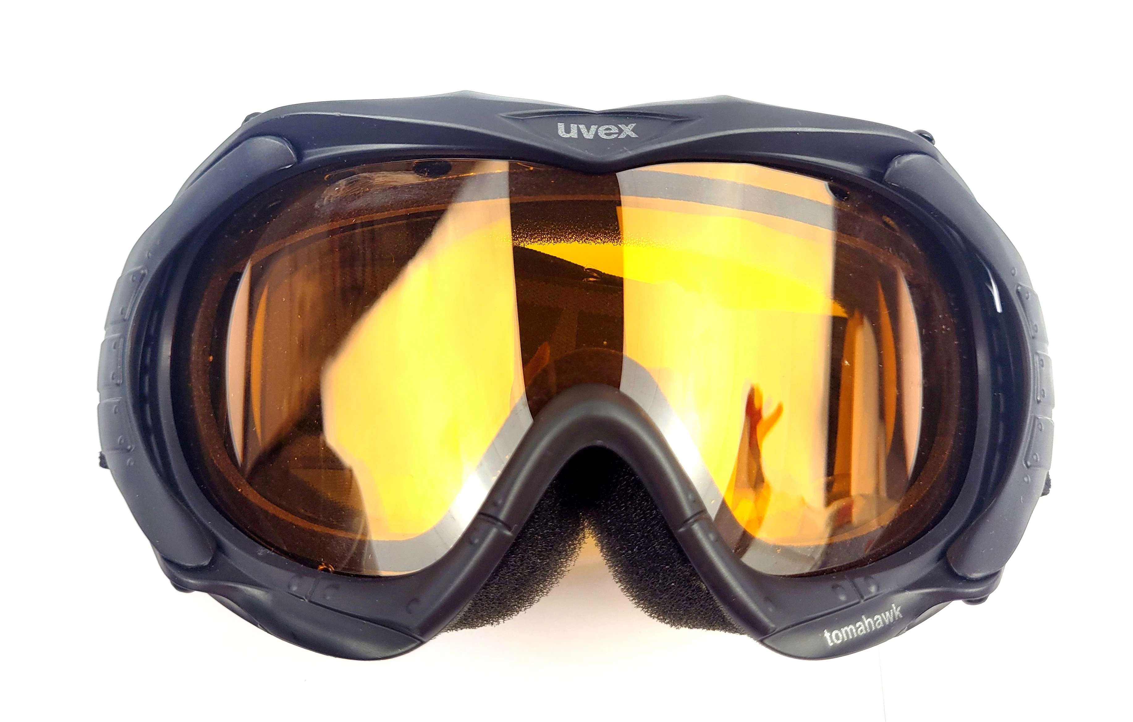 kask-narciarski-martes-i-gogle-uvex-tomahawk-model-ski-helmet