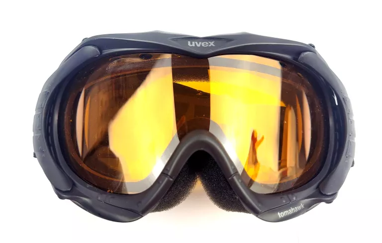 kask-narciarski-martes-i-gogle-uvex-tomahawk-model-ski-helmet