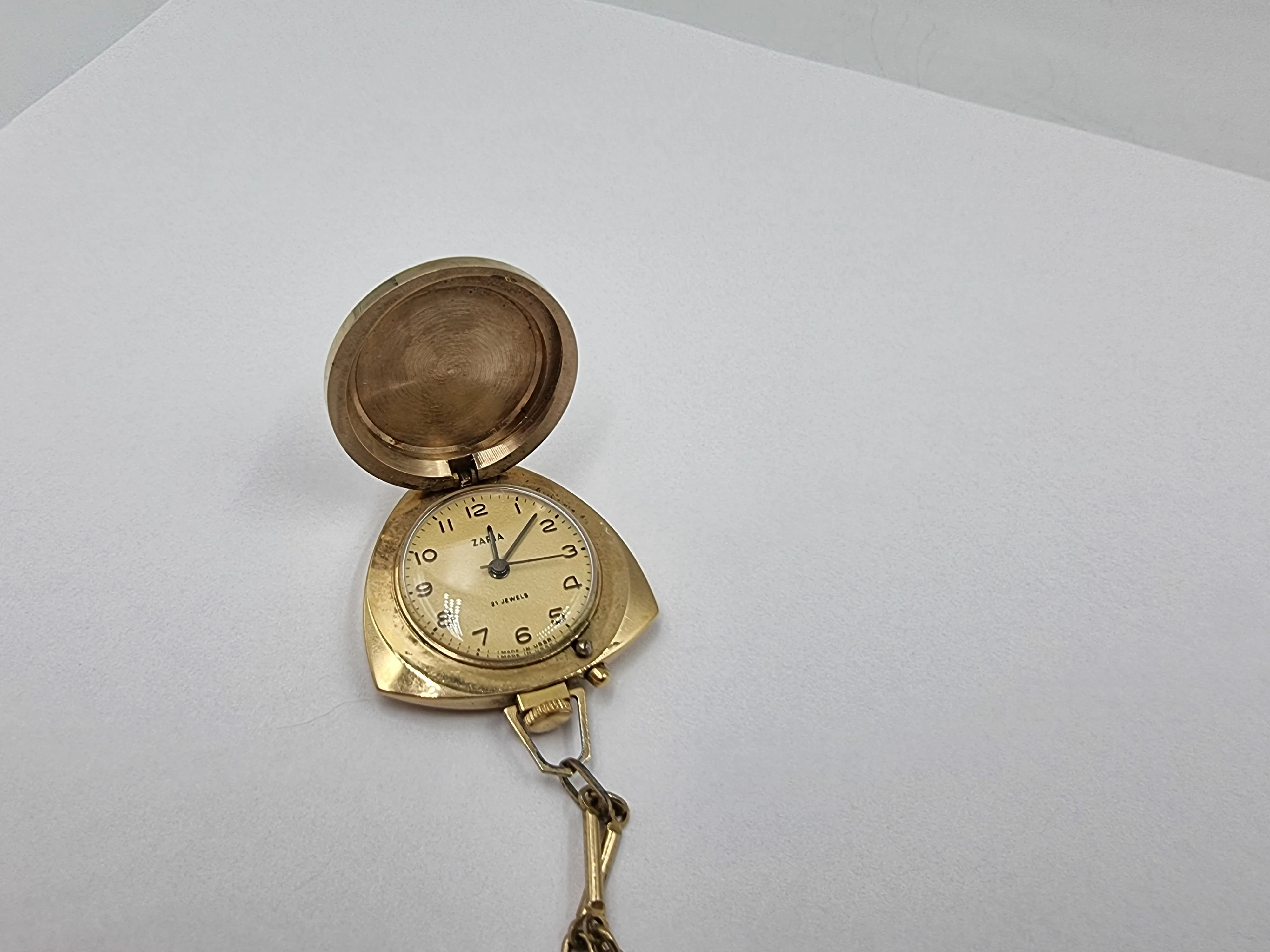 zegarek-kieszonkowy-na-lancuszku-zaria-ksztalt-koperty-okragla