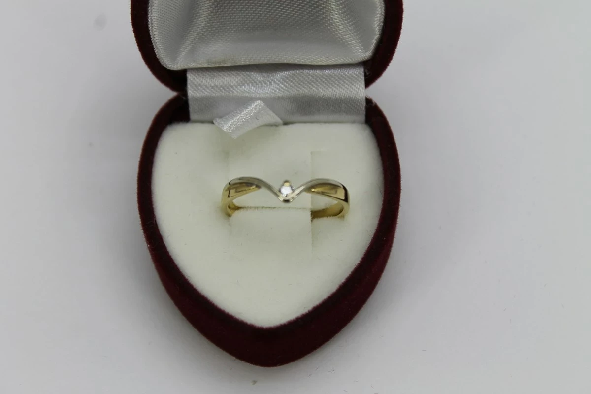 uroczy-zloty-pierscionek-z-brylantem-161g585-ean-gtin-5900025409732