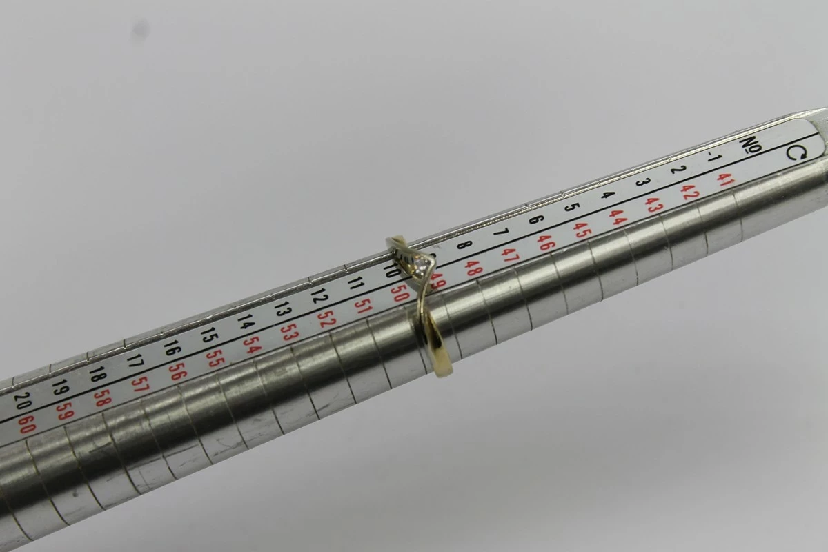 uroczy-zloty-pierscionek-z-brylantem-161g585-waga-154