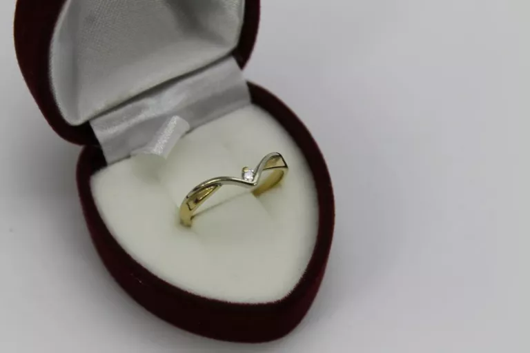 uroczy-zloty-pierscionek-z-brylantem-161g585-rodzaj-2205-16