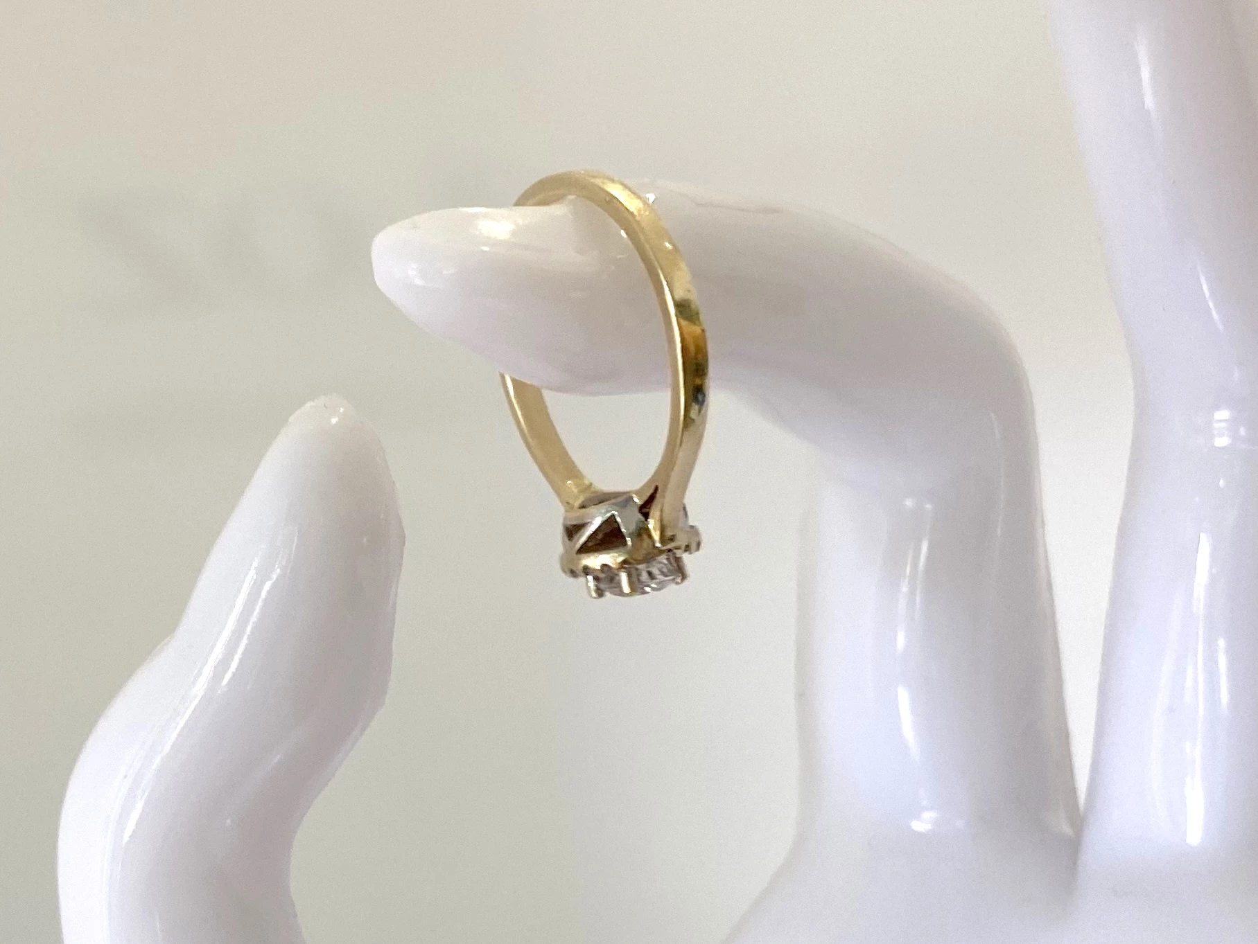 przesliczny-zloty-pierscionek-585-251g-r14-kolor-dominujacy-zloty