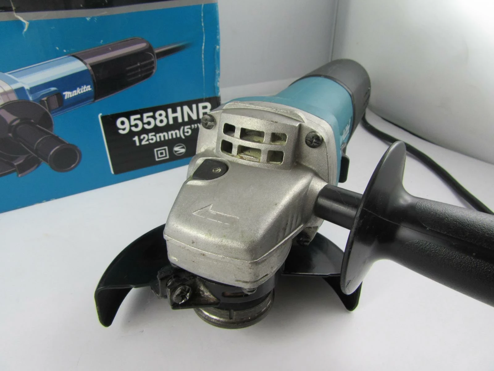 szlifierka-katowa-makita-9558hnr-komplet-stan-uzywany