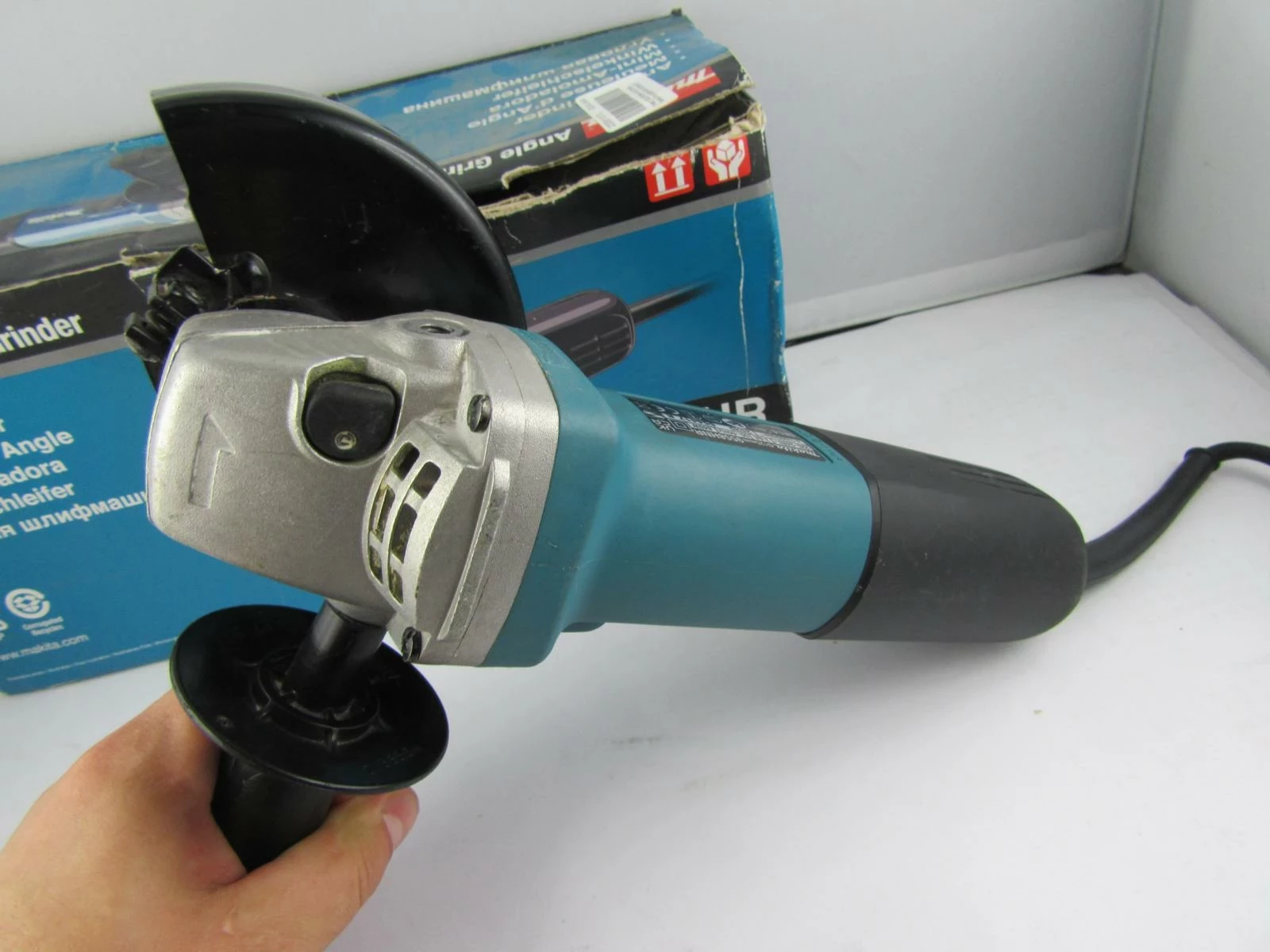 szlifierka-katowa-makita-9558hnr-komplet-kod-producenta-9558hnr