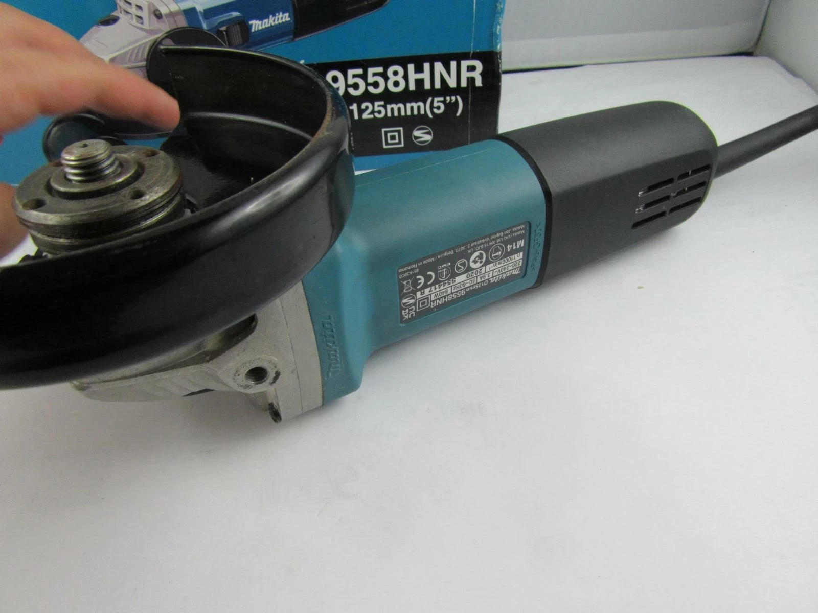 szlifierka-katowa-makita-9558hnr-komplet-rodzaj-zasilania-sieciowa