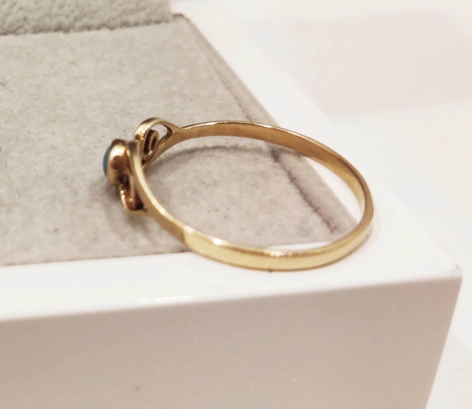 585-zloty-pierscionek-585-146g-r-23-z-niebieskim-rodzaj-klasyczne