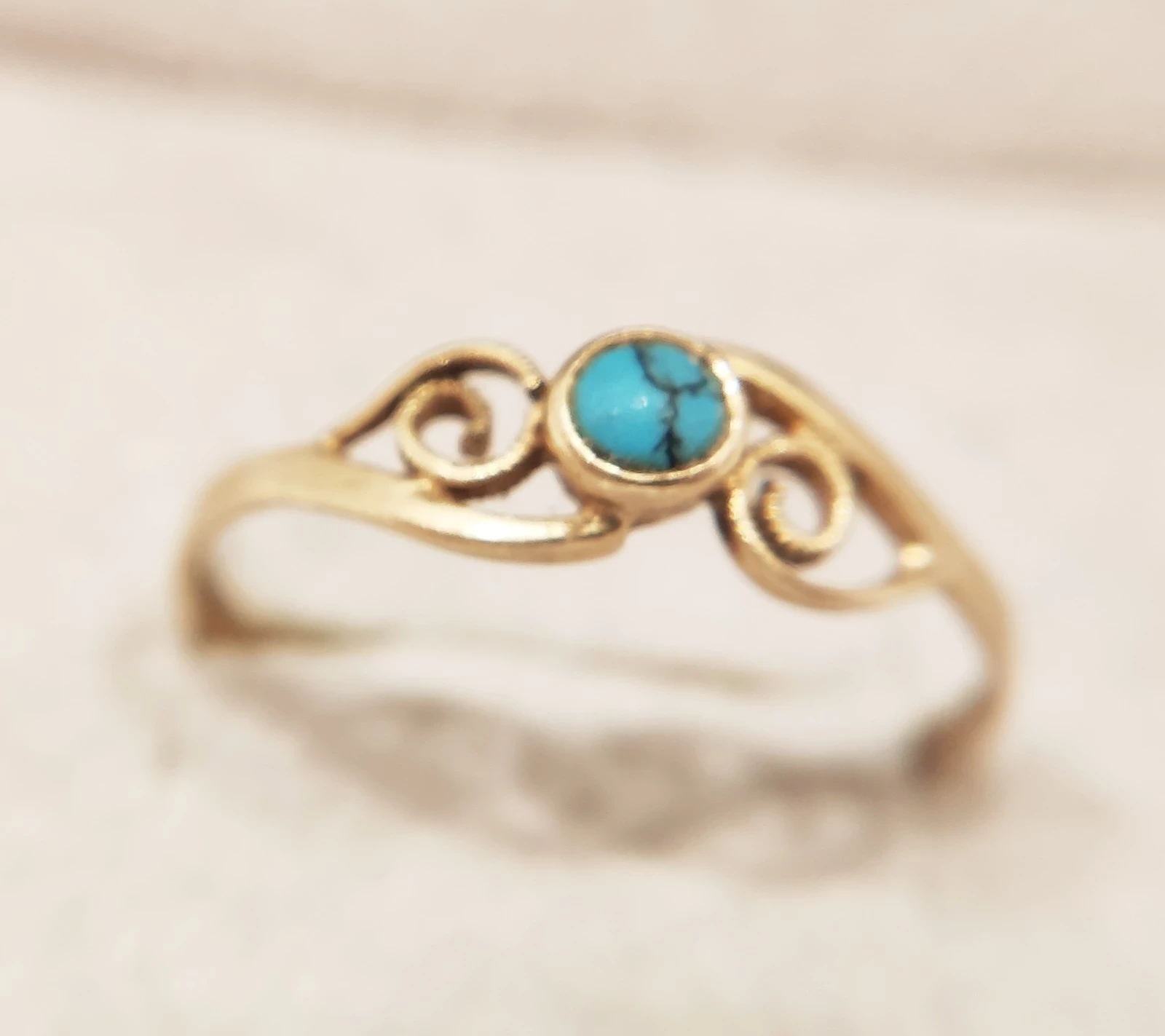 585-zloty-pierscionek-585-146g-r-23-z-niebieskim-obroncow-pokoju-3-gubin