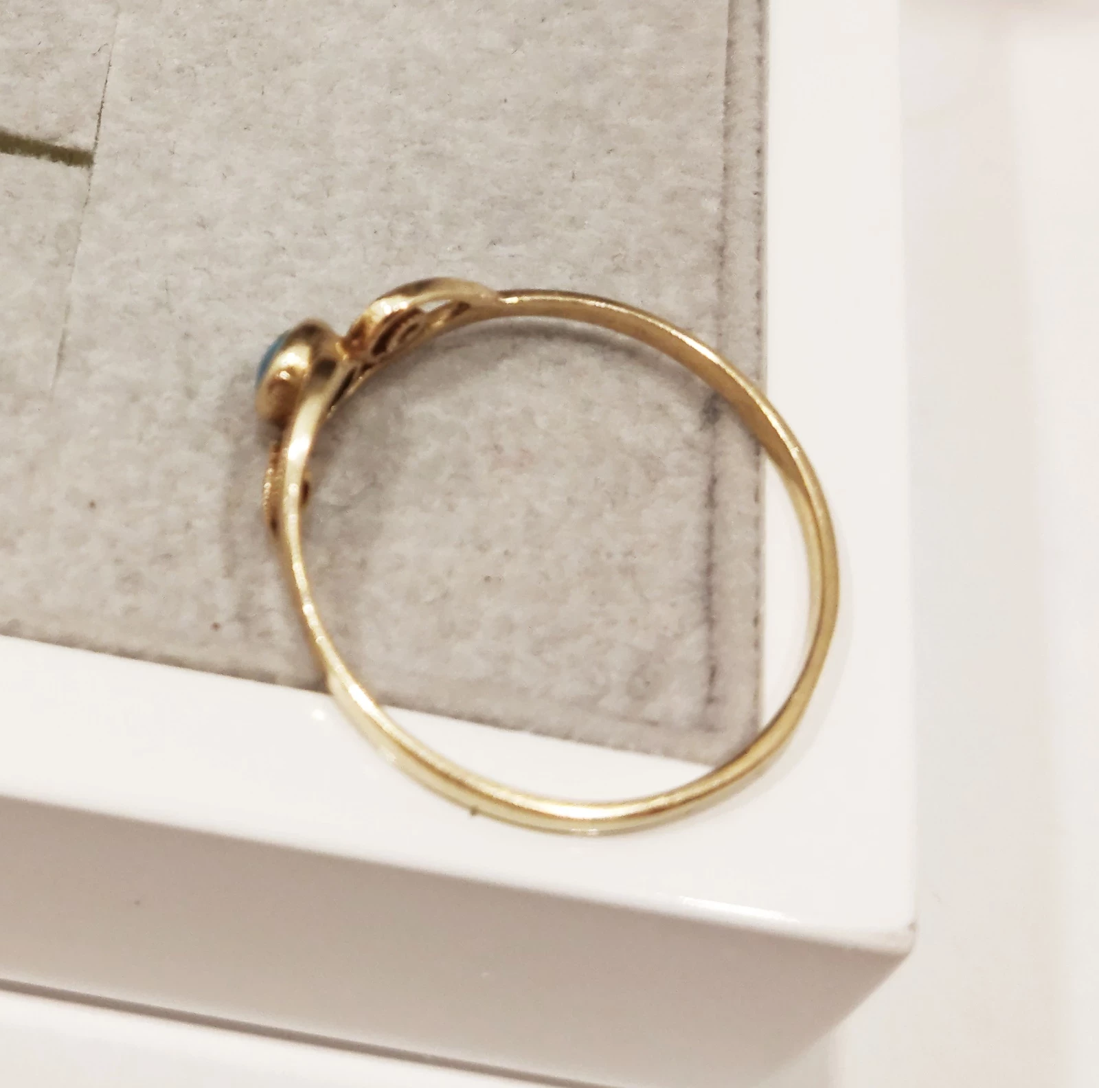 585-zloty-pierscionek-585-146g-r-23-z-niebieskim-material-zloto