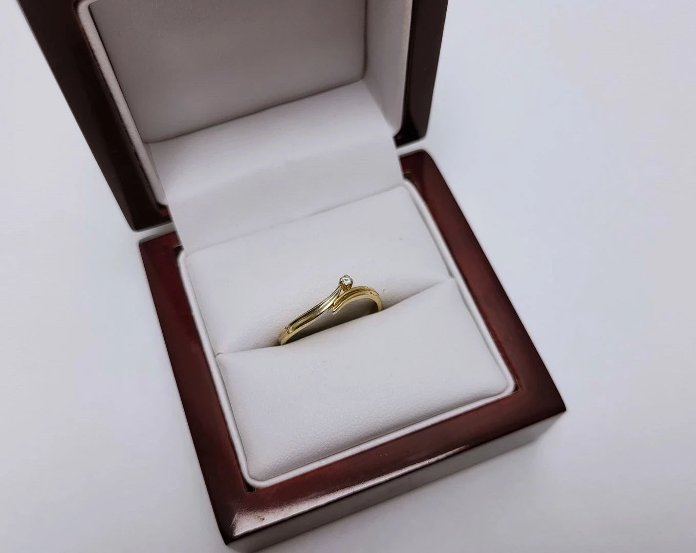 zloty-pierscionek-z-diamentem-146g-585-002ct-niemodlinska-23-opole