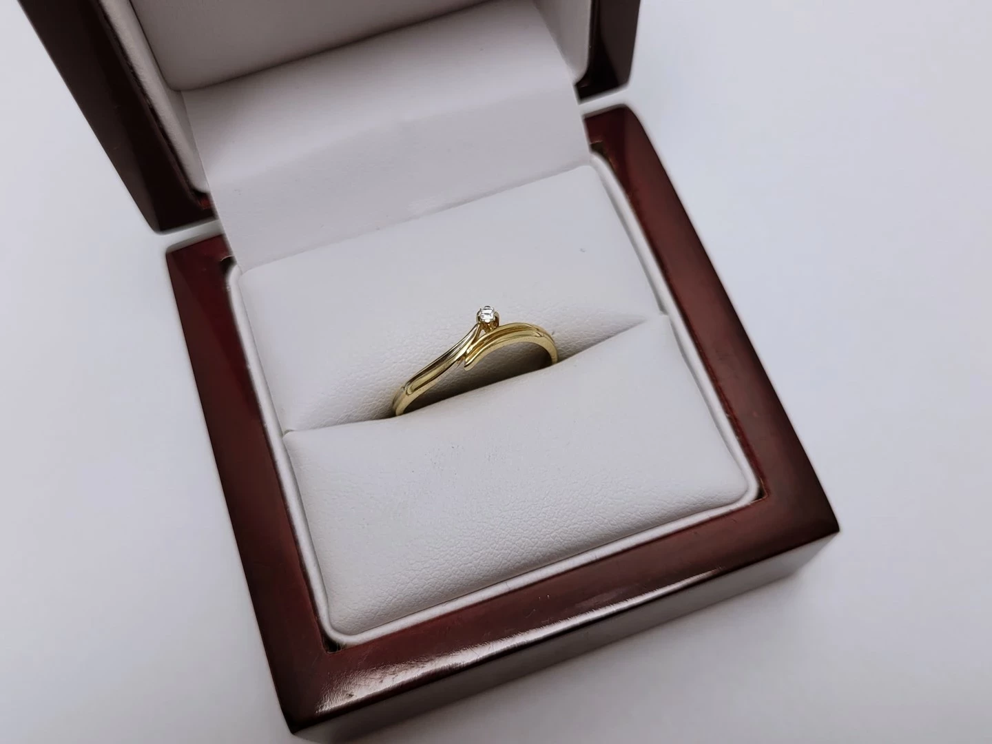 zloty-pierscionek-z-diamentem-146g-585-002ct-marka-226434-1704211