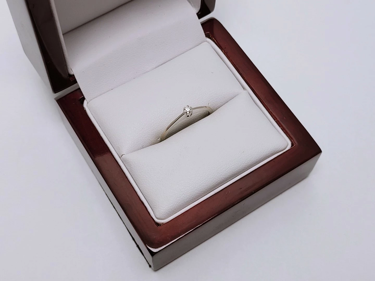 zloty-pierscionek-z-diamentem-102g-585-002ct-ean-gtin-5903710598216