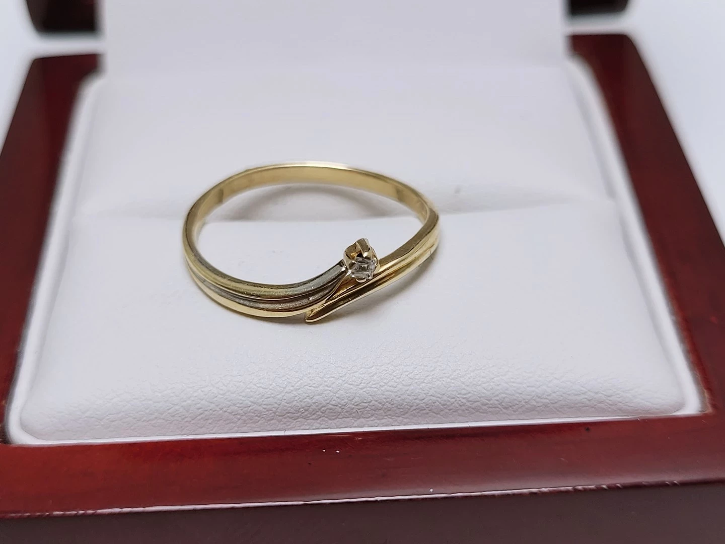 zloty-pierscionek-z-diamentem-146g-585-002ct-material-15835-2