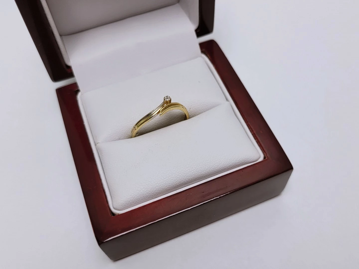 zloty-pierscionek-z-diamentem-146g-585-002ct-stan-11323-238058