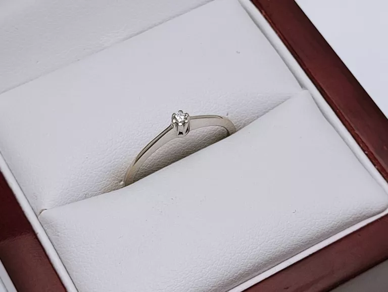 zloty-pierscionek-z-diamentem-102g-585-002ct-niemodlinska-23-opole