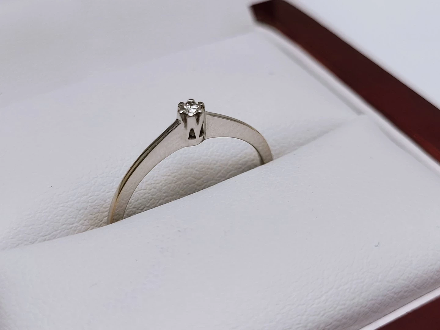 zloty-pierscionek-z-diamentem-102g-585-002ct-material-15835-2