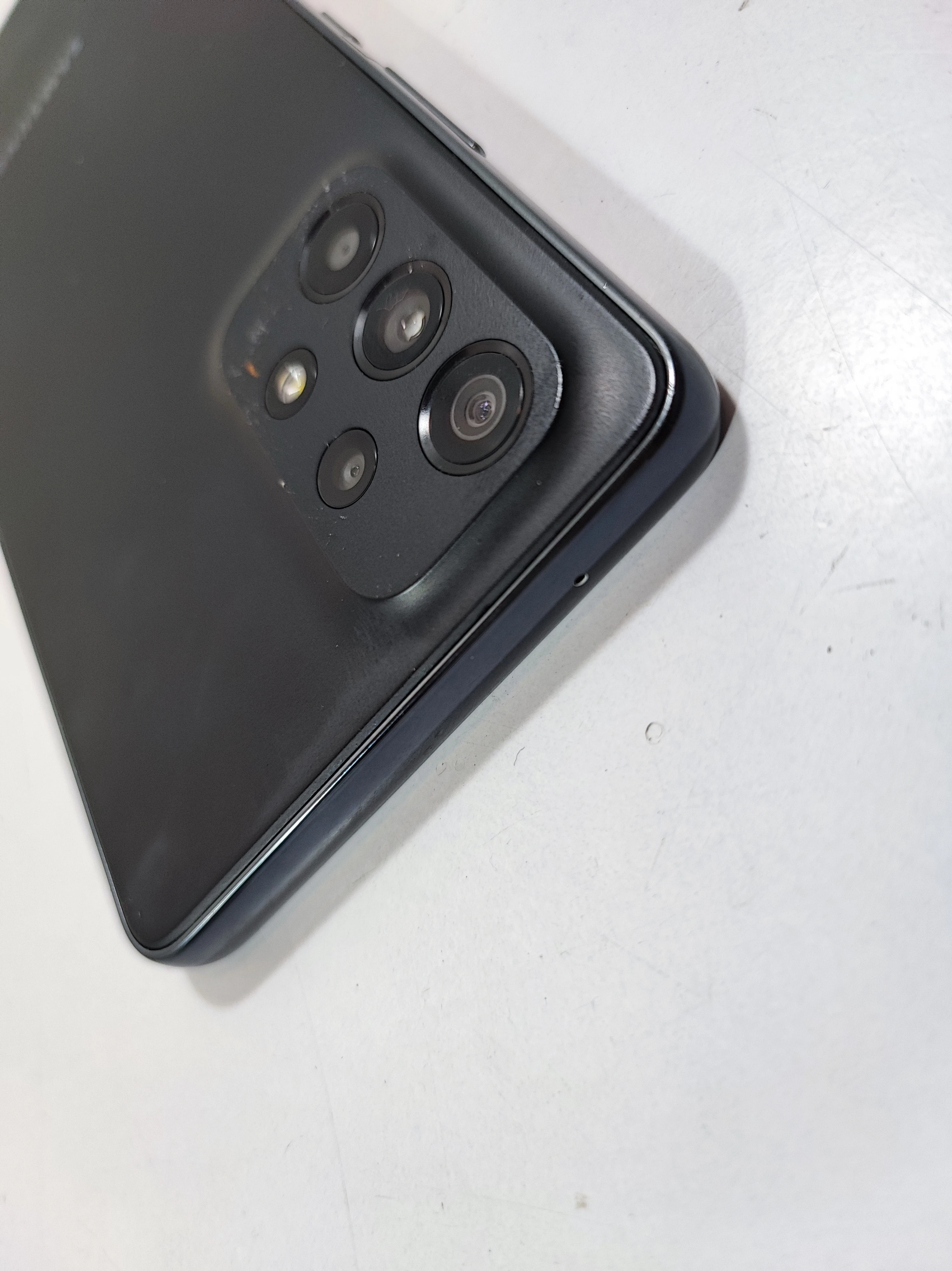 telefon-samsung-galaxy-a53-5g-at-opis-typ-smartfon