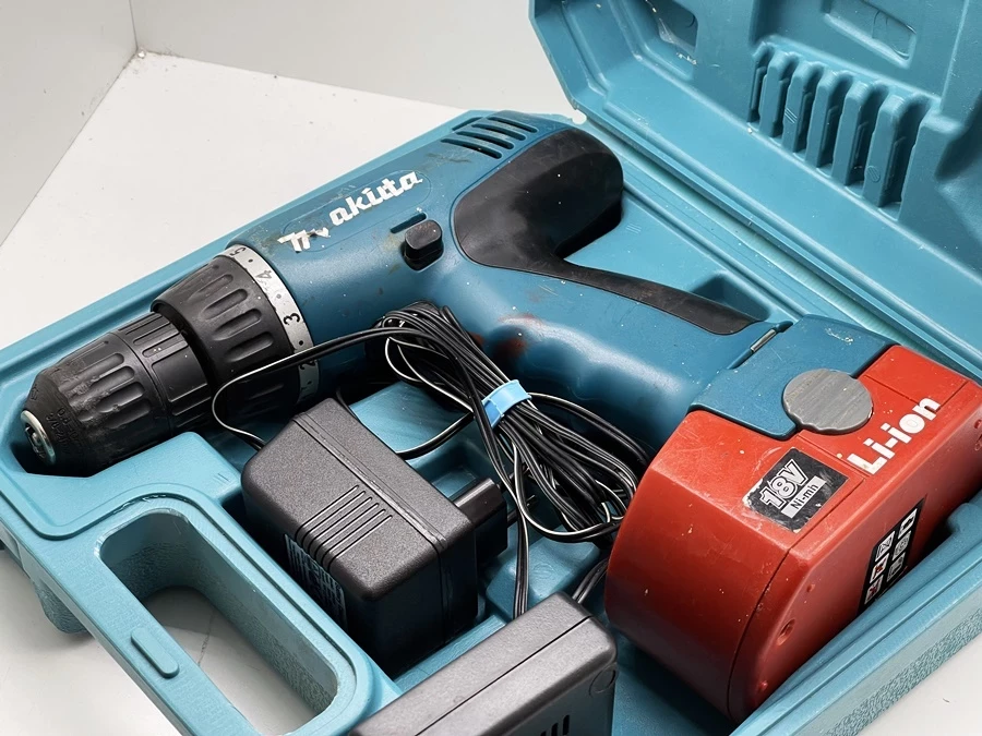 wkretarka-champion-cp-1501-komplet-zasilanie-akumulatorowe