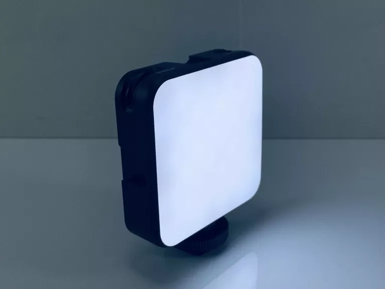 PRZENOŚNA LAMPA LED AMZLAB GMBH