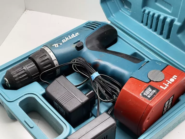 wkretarka-champion-cp-1501-komplet-zasilanie-akumulatorowe