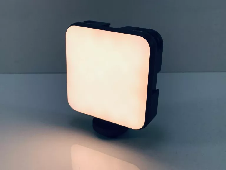 PRZENOŚNA LAMPA LED AMZLAB GMBH