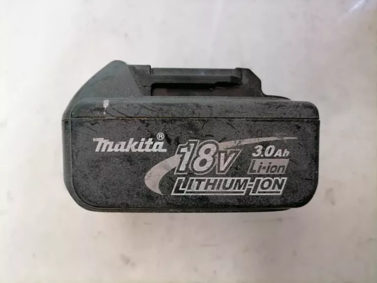 WYRZYNARKA AKU MAKITA DJV182 18V 3.0AH + ŁADOWARK