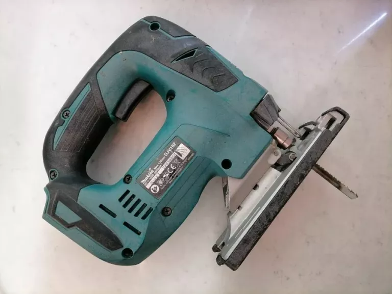 WYRZYNARKA AKU MAKITA DJV182 18V 3.0AH + ŁADOWARK