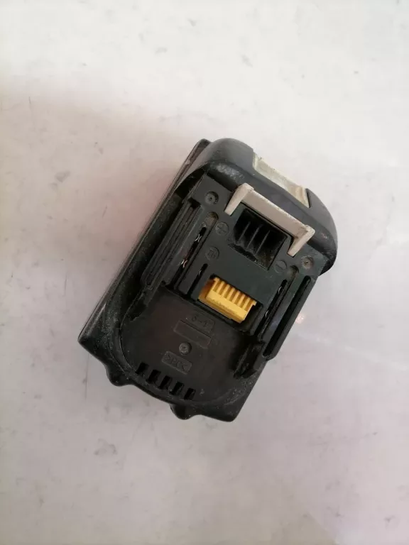 WYRZYNARKA AKU MAKITA DJV182 18V 3.0AH + ŁADOWARK