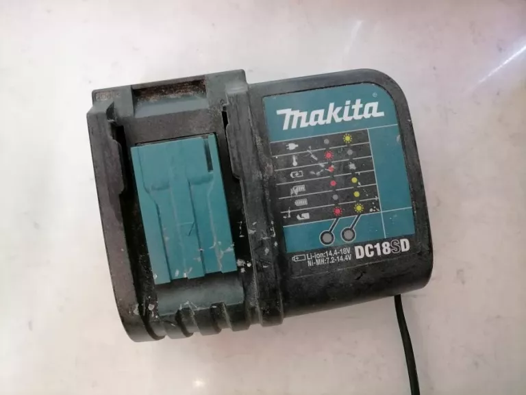 WYRZYNARKA AKU MAKITA DJV182 18V 3.0AH + ŁADOWARK