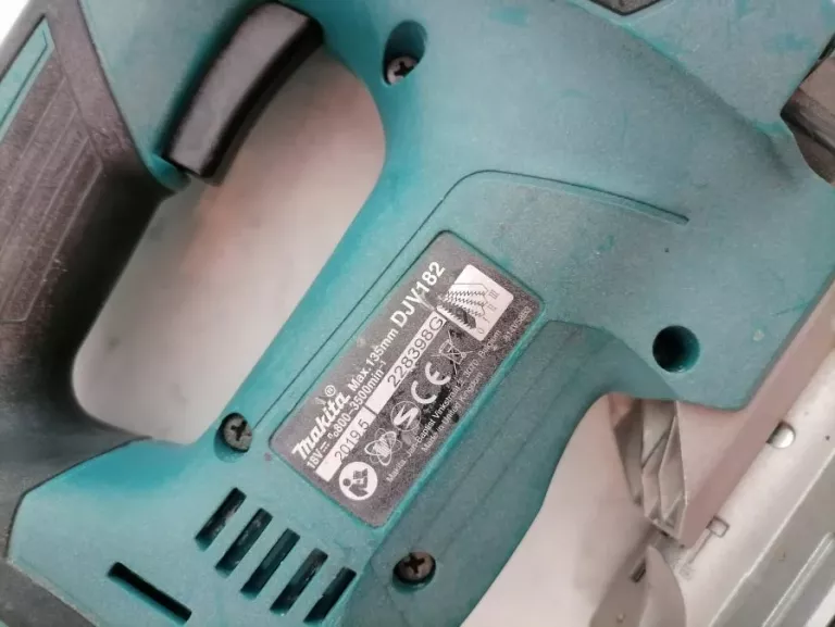 WYRZYNARKA AKU MAKITA DJV182 18V 3.0AH + ŁADOWARK