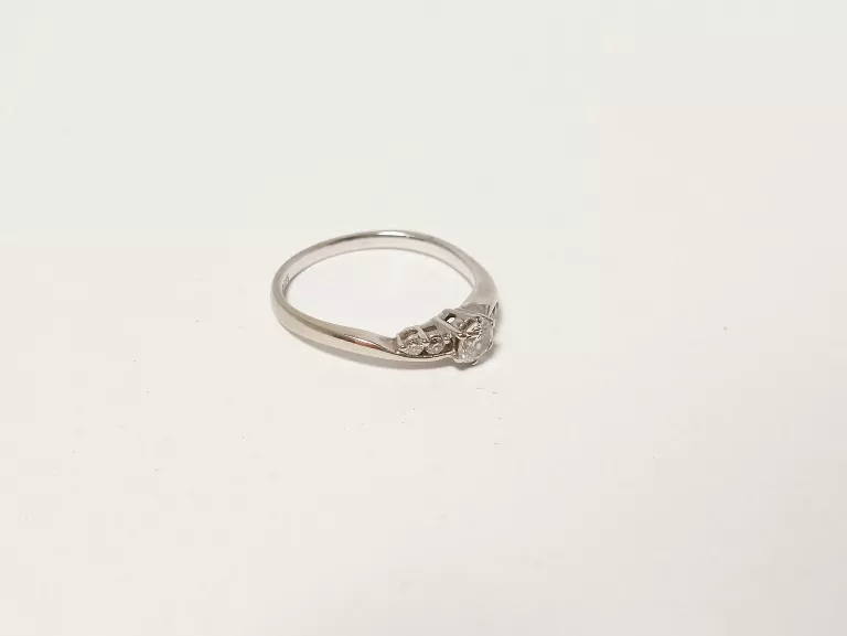 zloty-pierscionek-585-14k-rozmiar-14-177g-biale-zloto-kamien-17088-128