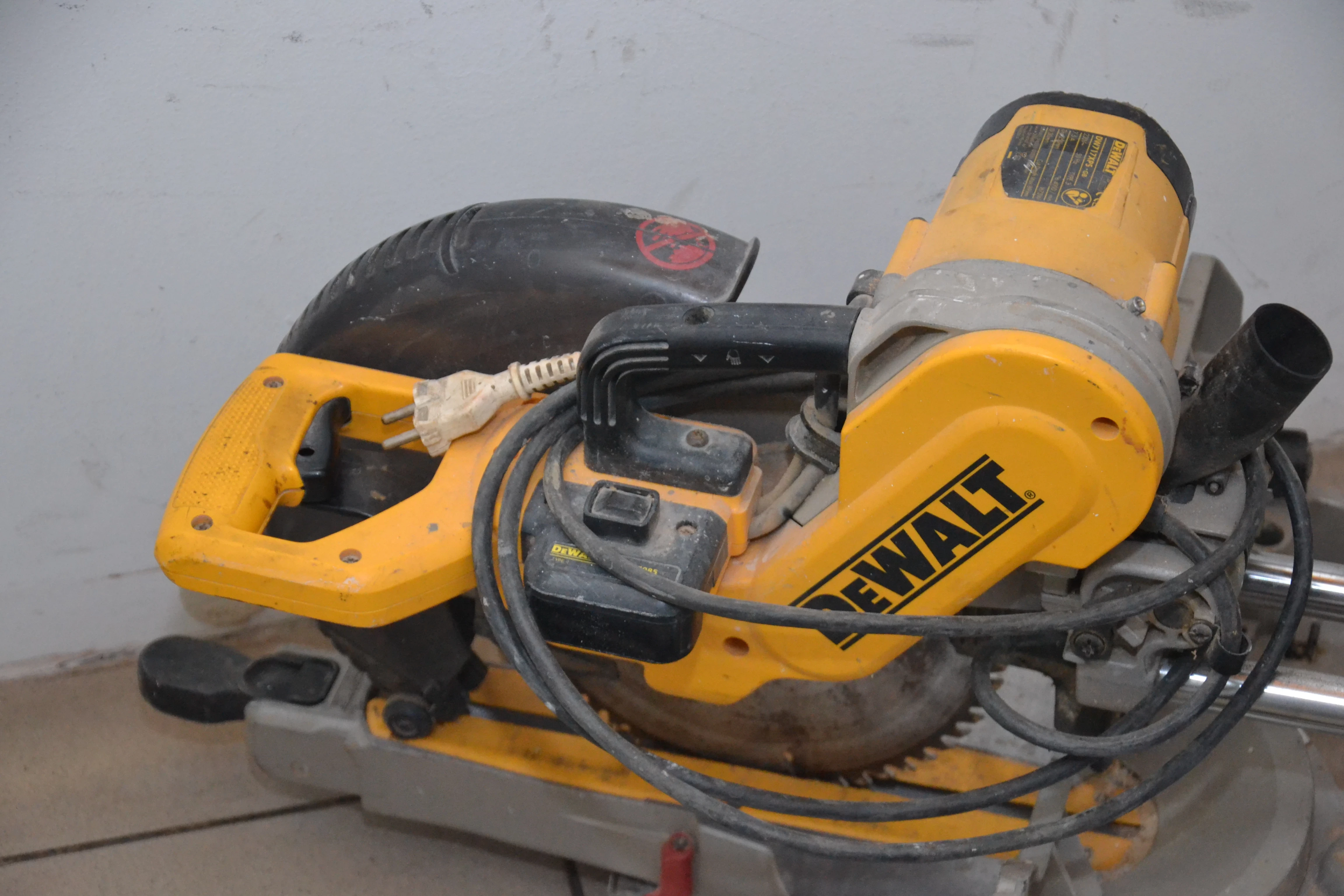 pila-ukosnica-dewalt-dw717xps-leonarda-3a-lublin