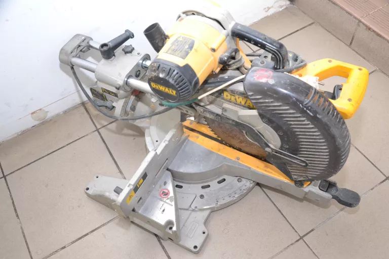 pila-ukosnica-dewalt-dw717xps-srednica-otworu-pily-16