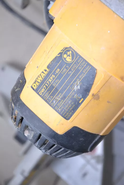 PIŁA UKOŚNICA DEWALT DW717XPS