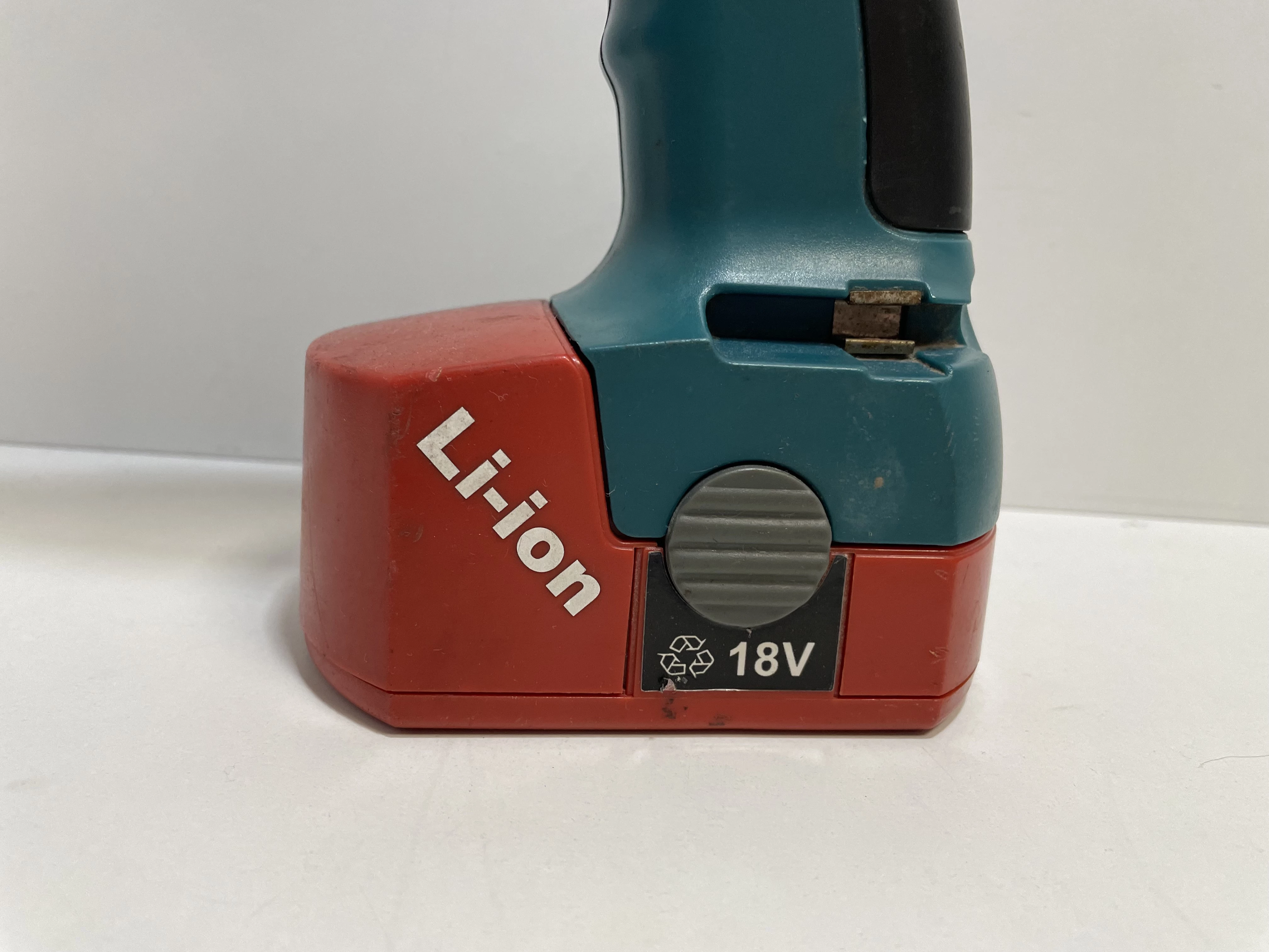 wkretarka-akumulatorowa-18v-champion-cp-1501-stan-uzywany