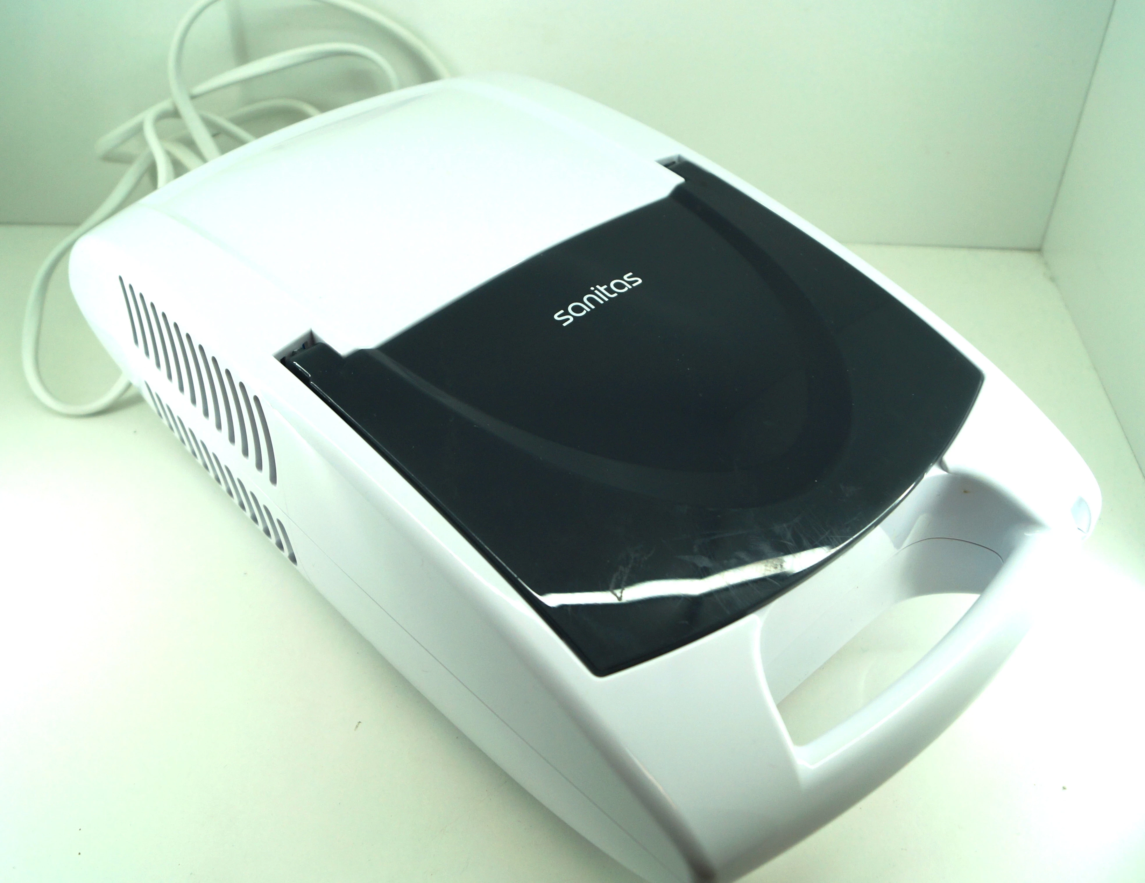 inhalator-sanitas-sih21-kolor-dominujacy-bialy